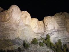 Mt Rushmore oplyst for natten